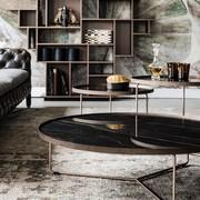 Tavolino Billy di Cattelan con piano in pietra Keramik e struttura brushed bronze