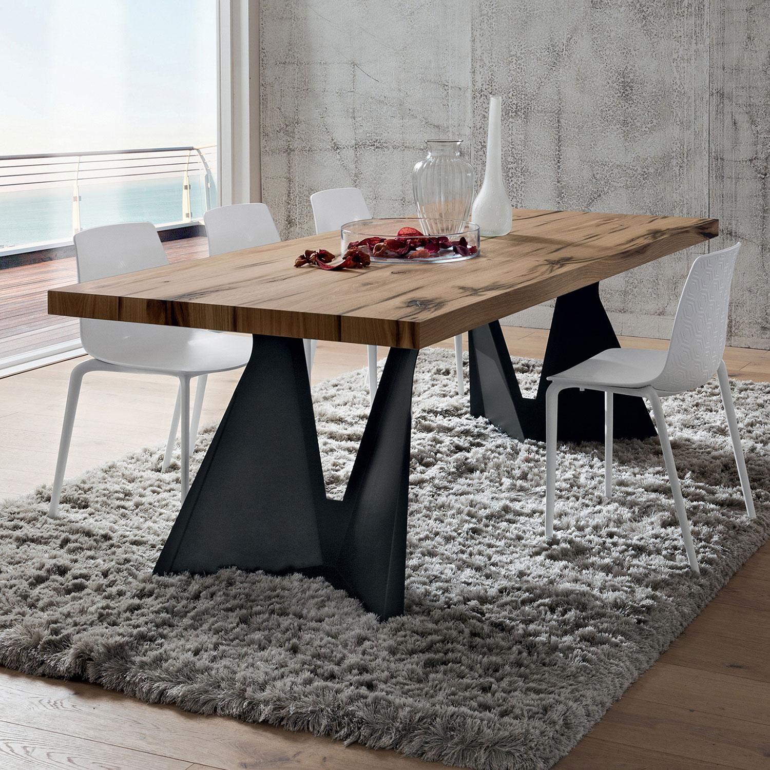 Table de salle à manger avec pieds design en métal Jeor
