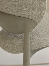 Petit fauteuil Jewel avec structure en frêne teinté ou laqué