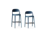 Tabouret Minima disponible haut ou bas, ici présenté en frêne teinté Bleu avec revêtement d'assise ton sur ton