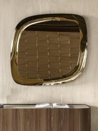 Miroir mural avec cadre bombé Platinum, version bronze au-dessus du buffet Lena