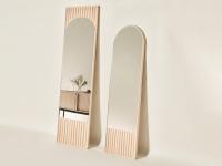 Miroir en bois de style scandinave Domu dans les 2 formats disponibles