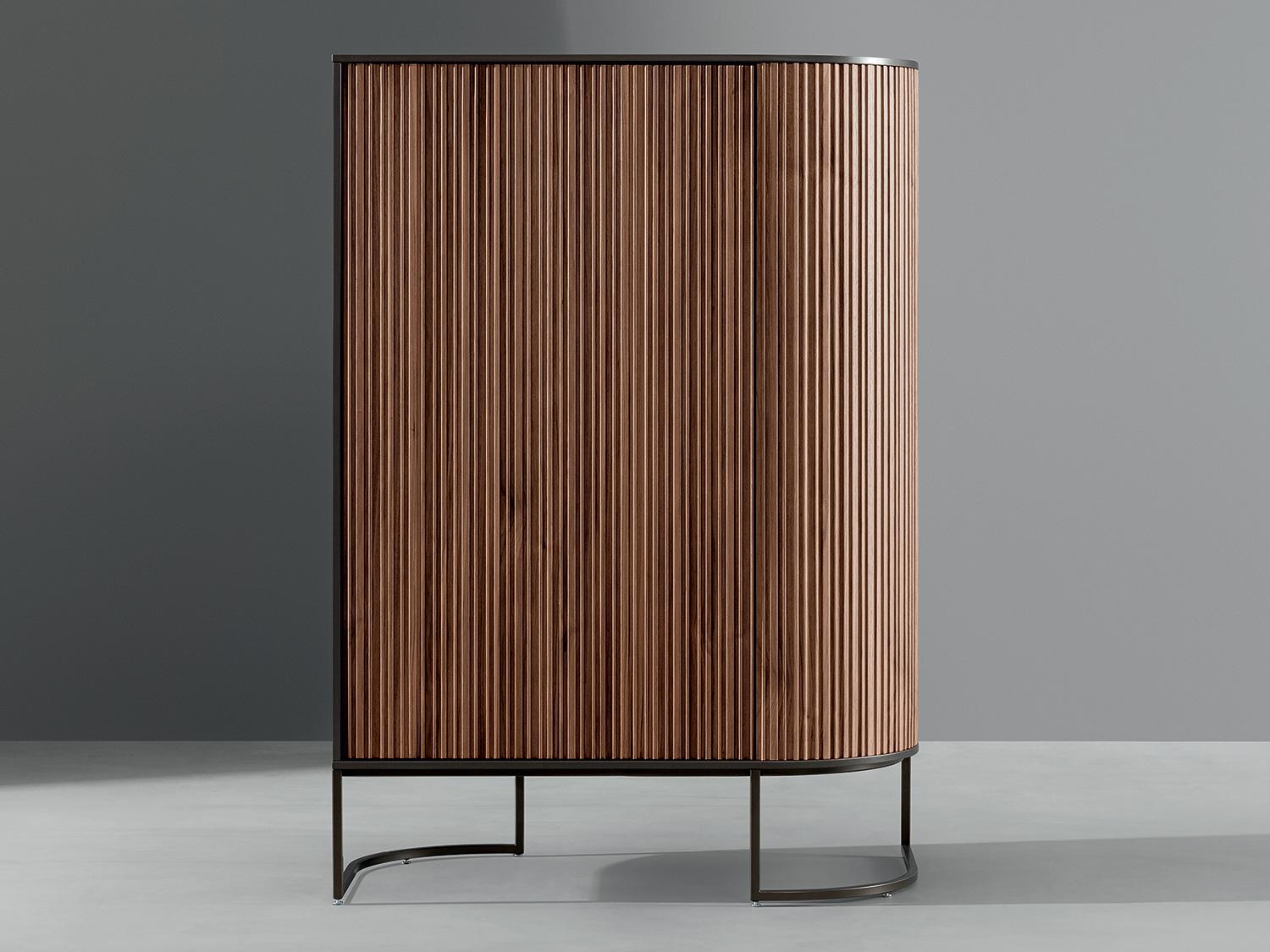 Credenza di design con ante in legno scanalato Dune