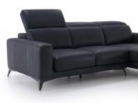 Particolare della seduta del divano Newport con seduta fissa o estraibile e poggiatesta meccanico regolabile