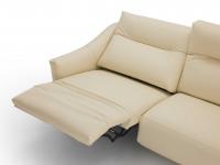 Dettaglio della seduta reclinabile del divano relax Prado, regolabile elettricamente
