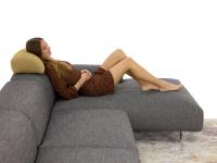 Seat proportions and ergonomic of the 120 cm wide chaise longue with headrest cushion