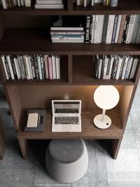 Detail of the desk built-in a column of the Aliant bookcase