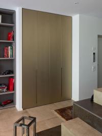 Built-in wardrobe in the niche in the entryway, close to the front door and wall system