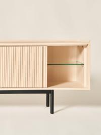 Katen internal compartments of the sideboard are always divided by a central clear glass shelf