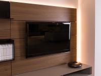 Suspended TV with panels veneered in Canaletto walnut, also available in melamine or matte lacquer for a fully customisable Replay 04