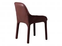 Belting leather chair with low armrests, here proposed with matching stitches but also available in a contrasting tone.