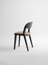 Side view showing the harmonious proportions and sinuous lines of the Minima chair