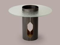 Bullet Small coffee table, ideal on the side of the sofa given its height of 50 cm, with a 65 cm diameter top of clear hammered glass