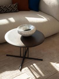 Graphic side or sofa front coffee table with wooden top and tubular metal frame