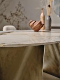 Detail of Patagonia marble top 20 mm thick with bevelled edge