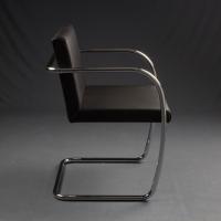 Brno Chair entworfen von Mies Van der Rohe - Seitenansicht