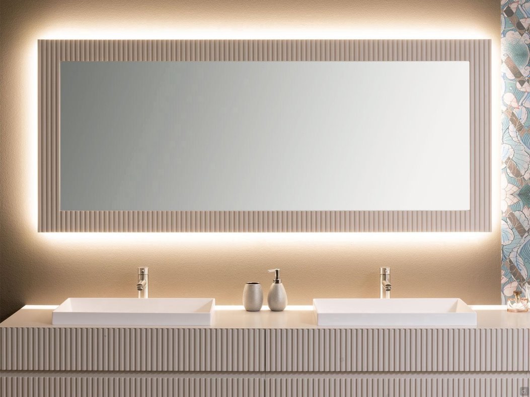 Specchio da bagno retroilluminato con cornice scanalata | Heritage